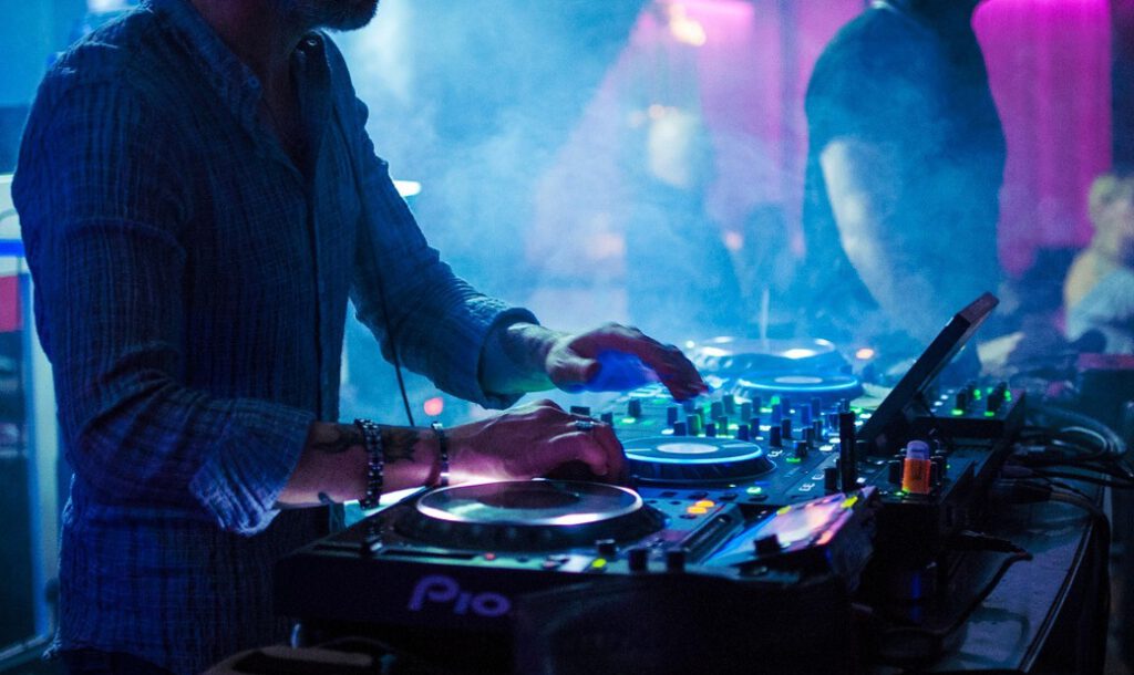 Event-DJ in Action