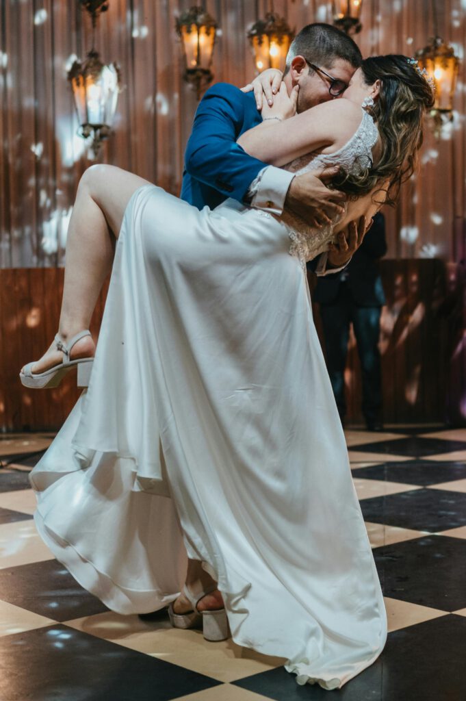 Tanzendes Hochzeitspaar