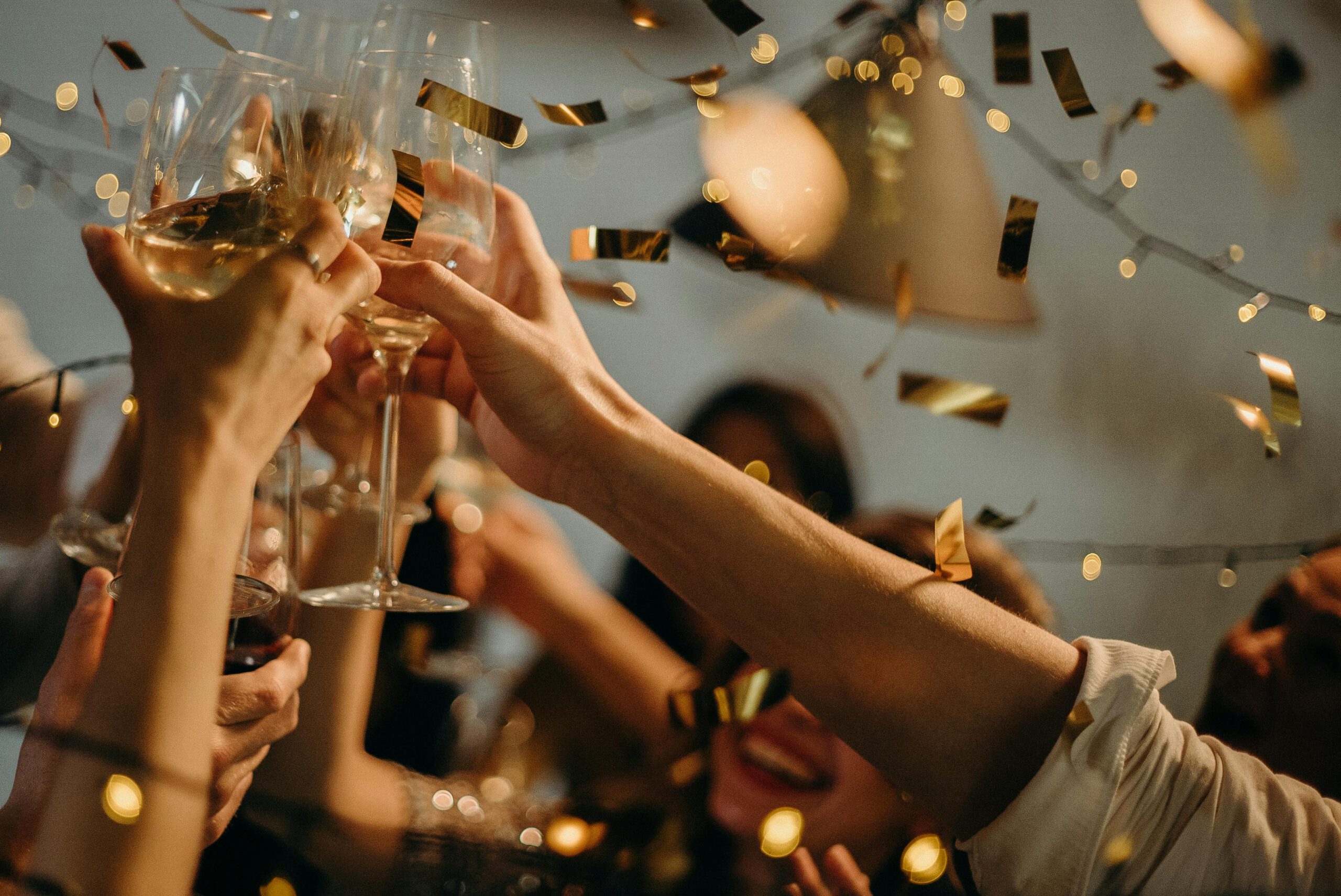 Anstoßen auf einer Hochzeit